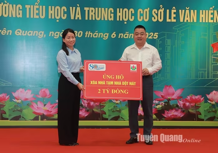 Bảo Minh trao tặng 2 tỷ đồng chung tay xóa nhà tạm, nhà dột nát trên địa bàn tỉnh Tuyên Quang